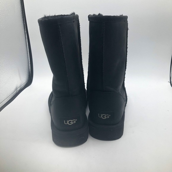 UGG Classic Short Boots Black Women's Size 8 Cozy Sheepskin Lined Winter Warm - Picture 4 of 6